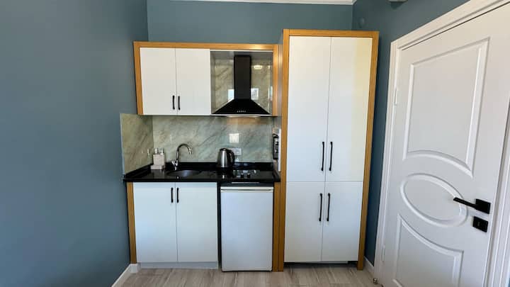 Two-bedroom Apartment Witf Lift - Istanbul