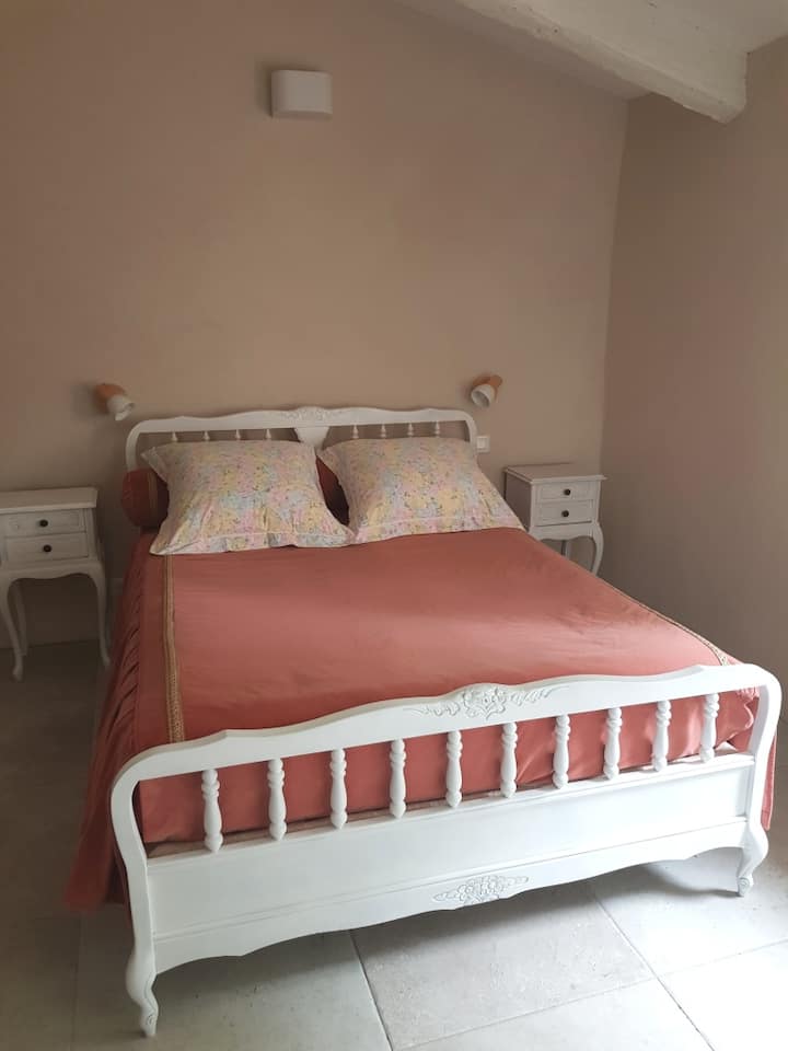 საძინებელი 1