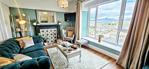 Harbour & Snowdonia Mountain Views, Sleeps 9