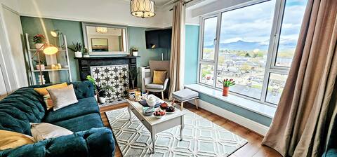 Harbour & Snowdonia Mountain Views, Sleeps 9