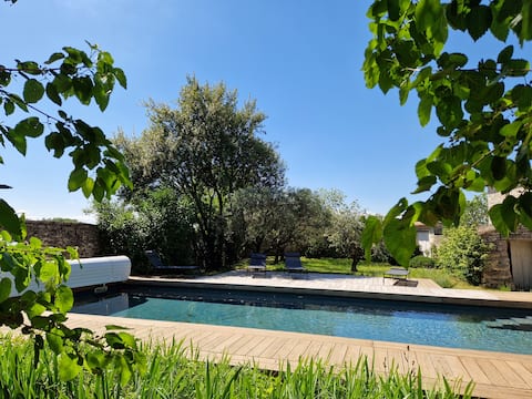 Large family farmhouse with pool