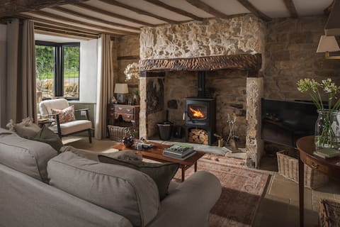 Luxury 16th C. Cottage Broadway