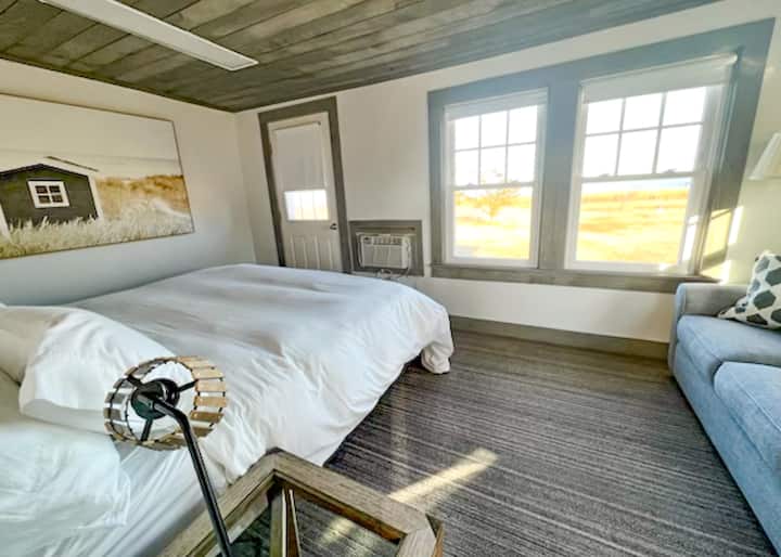 客栈
第二个入口，可欣赏海湾景观、床和沙发