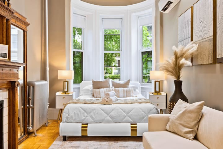 Prime Location 2BDR Loft: Patio, Steps to Subway