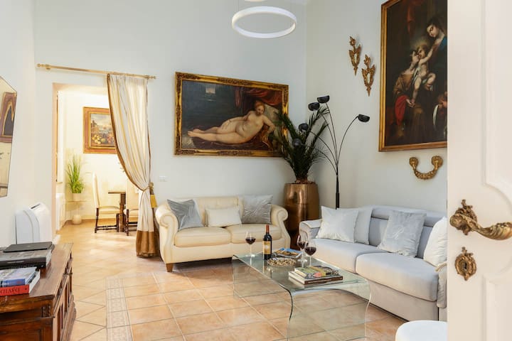 RosaM Suite Spanish Steps 15m.walk 170sqm topfloor gallery image 2