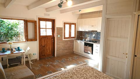 Popular Airbnb listing: Amazing sea view terrace Elegant private Cottage in Gaeta
