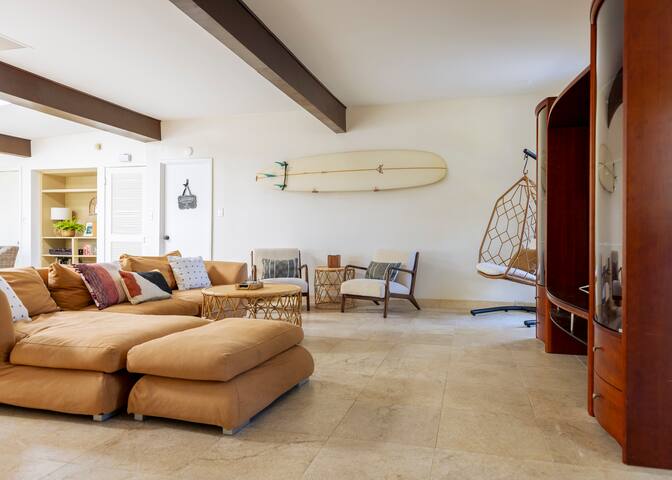 Large Kailua Beach Home – Steps To The Beach! gallery image 2