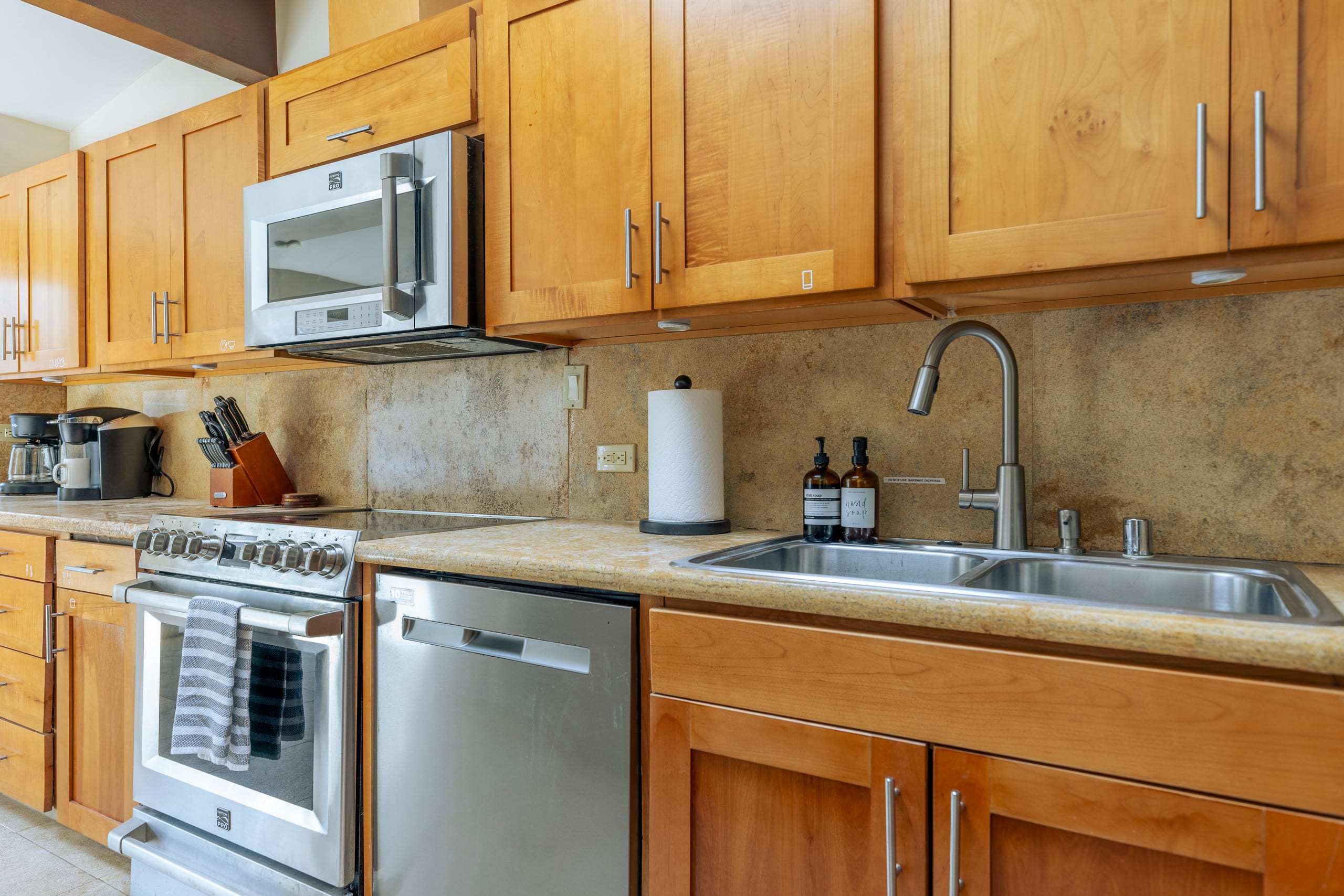 Home in Kailua · ★4.85 · 2 bedrooms · 2 beds · 3 private baths - Image 12