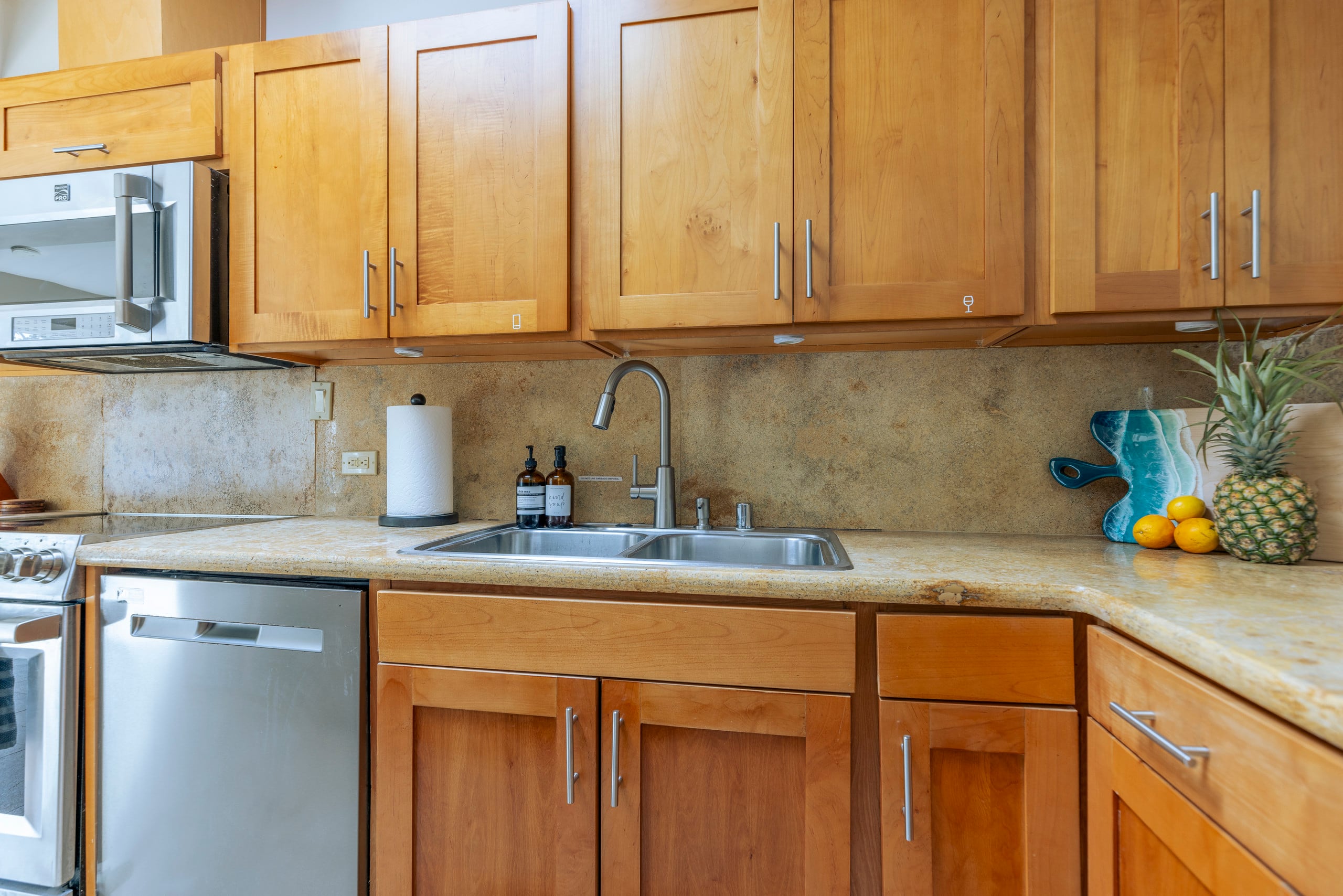 Home in Kailua · ★4.85 · 2 bedrooms · 2 beds · 3 private baths - Image 13