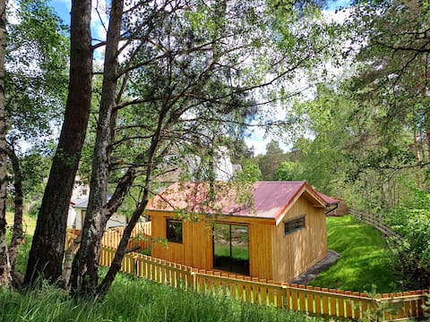 Cosy modern cabin- Carrbridge, near Aviemore