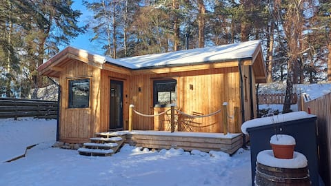 Cosy modern cabin- Carrbridge, near Aviemore