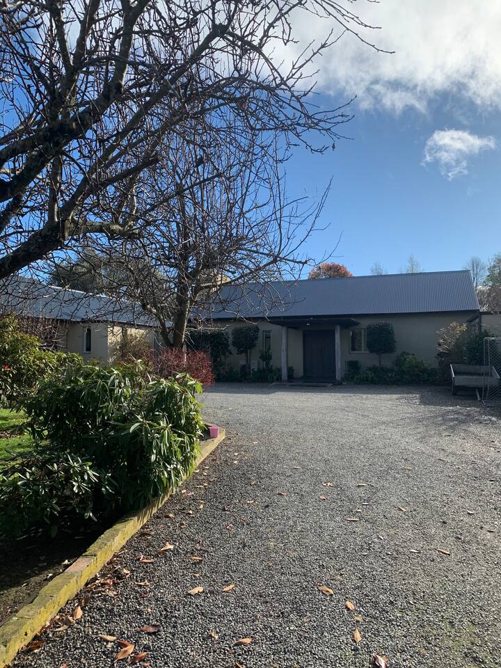 Cottonwood Country Home & Garden - Masterton