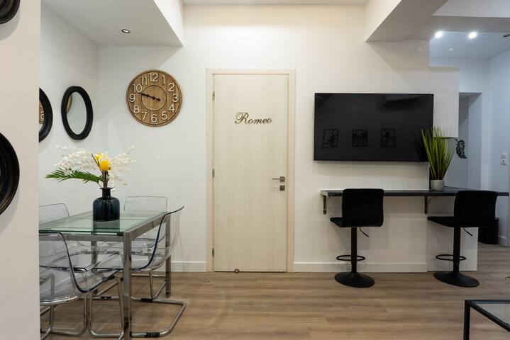 Romeo & Juliet In the heart of Athens gallery image 2