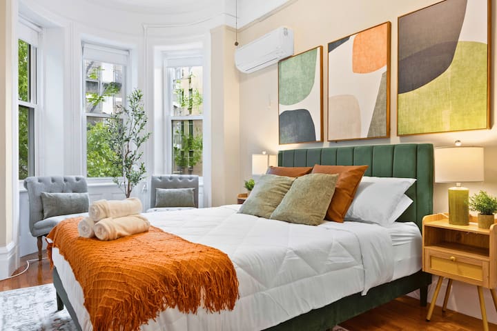 Artful 3BDR: Near Subway, Stadium + Private Patio