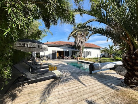 6 bedroom house with pool