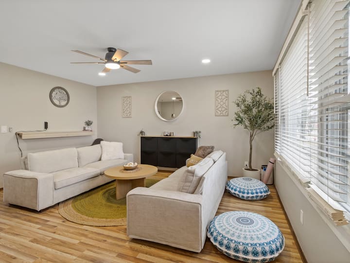 3-bed Townhouse W/pkg 25m From Airport - Milwaukee, WI