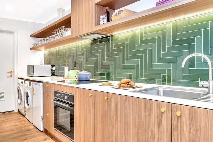 Hilltop Hideaway For Wine Lovers | Bath | Stirling - Stirling