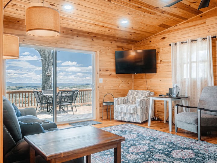 "Pop's Cozy Cabin" - Breathtaking Bird's Eye Views - Fancy Gap, VA