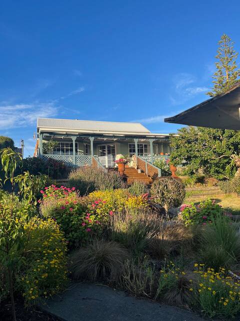 Haumoana Beachfront Cottage