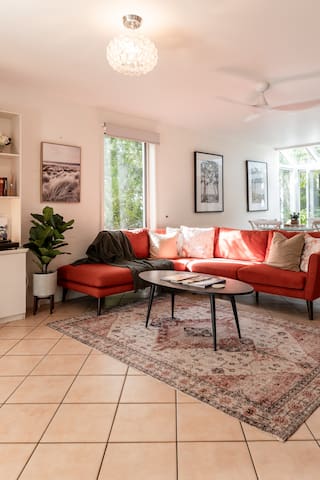 Cute Little Cove gem…walking distance to beach!