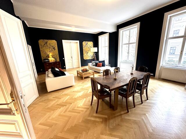 Große Altbauwohnung am Schloss Belvedere gallery image 3