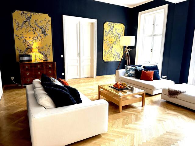 Große Altbauwohnung am Schloss Belvedere gallery image 4