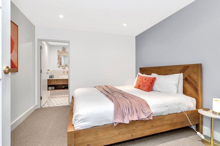 Sink into the luxurious king size bed and relax in the privacy of your own ensuite bathroom.