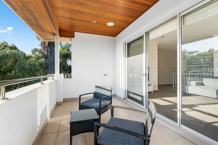 Family home – walk to Scarborough beach gallery image 5