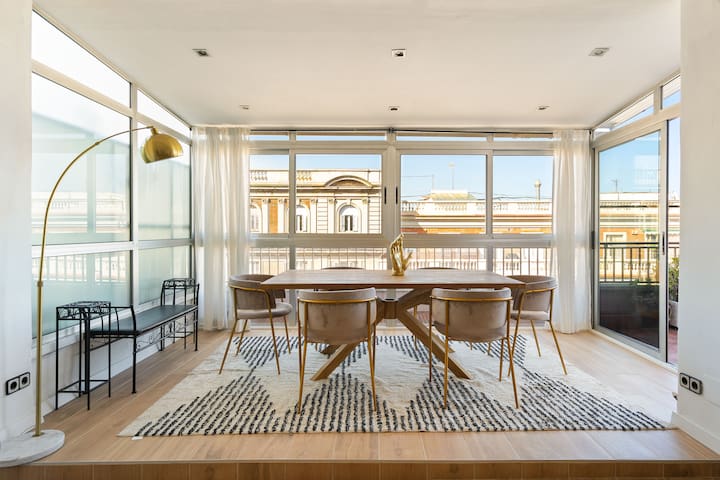 Chic 3BR Retreat with Private Terrace gallery image 4