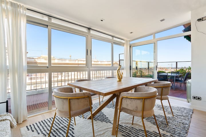 Chic 3BR Retreat with Private Terrace gallery image 5