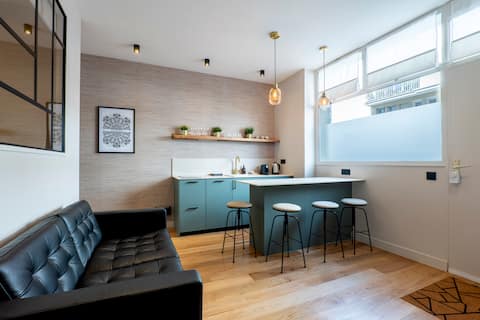Popular Airbnb listing: MAGNI STAY 2 BDR *Porte Maillot* in Neuilly Sur Seine
