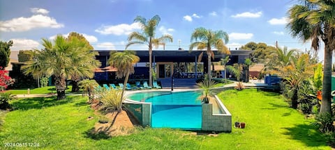 The Blue Diamond Villa-25min from Valencia