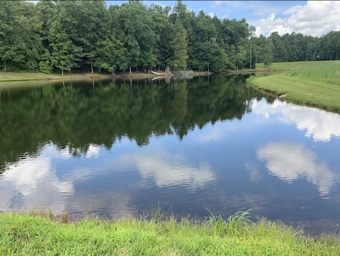 Whippoorwill~ 
 Private Lake~  Romantic Retreat