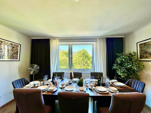 5 Room Family Apt with Park View gallery image 3