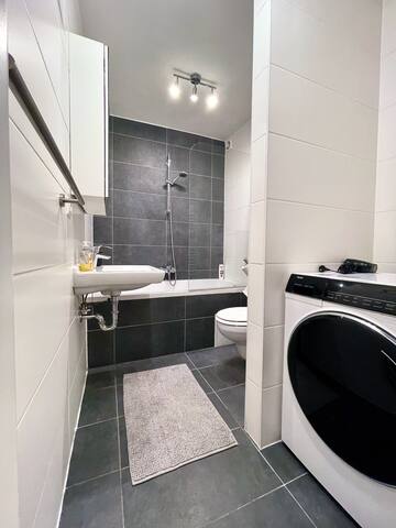 5 Room Family Apt with Park View gallery image 5