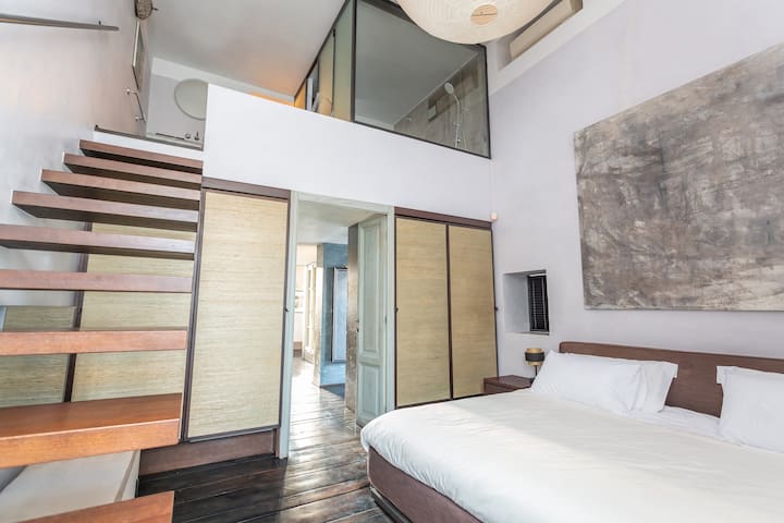 Iconic apartment with breathtaking Colosseum view gallery image 5