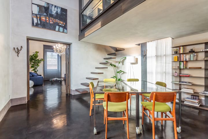 Iconic apartment with breathtaking Colosseum view gallery image 3