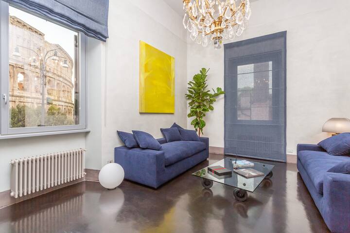 Iconic apartment with breathtaking Colosseum view gallery image 2