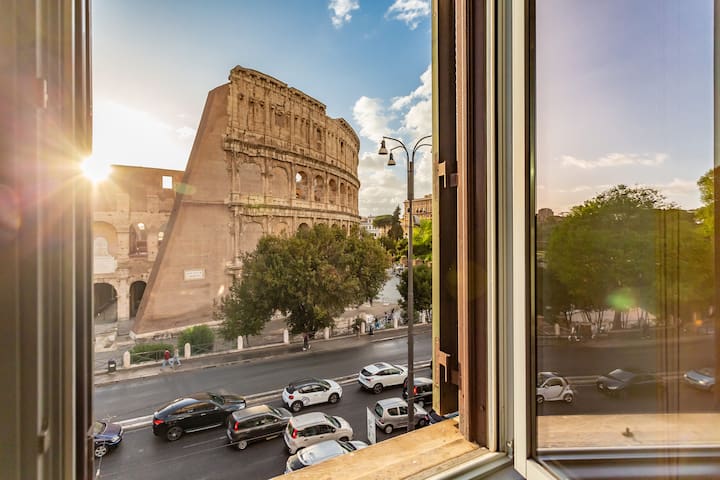 Iconic apartment with breathtaking Colosseum view