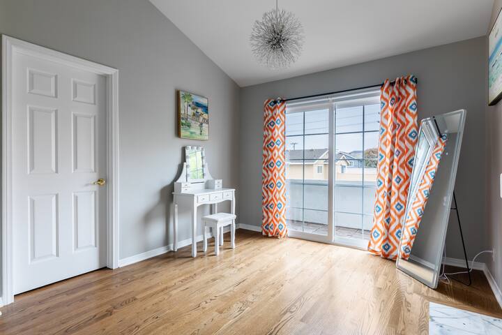 Tranquil family beach city retreat gallery image 5