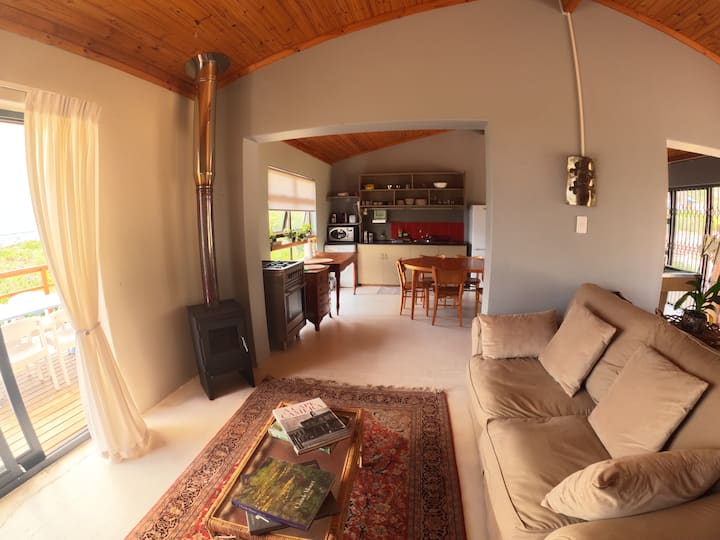 Hot Tub Fireplace · Fast Wifi · Whale Coast Views - Pringle Bay