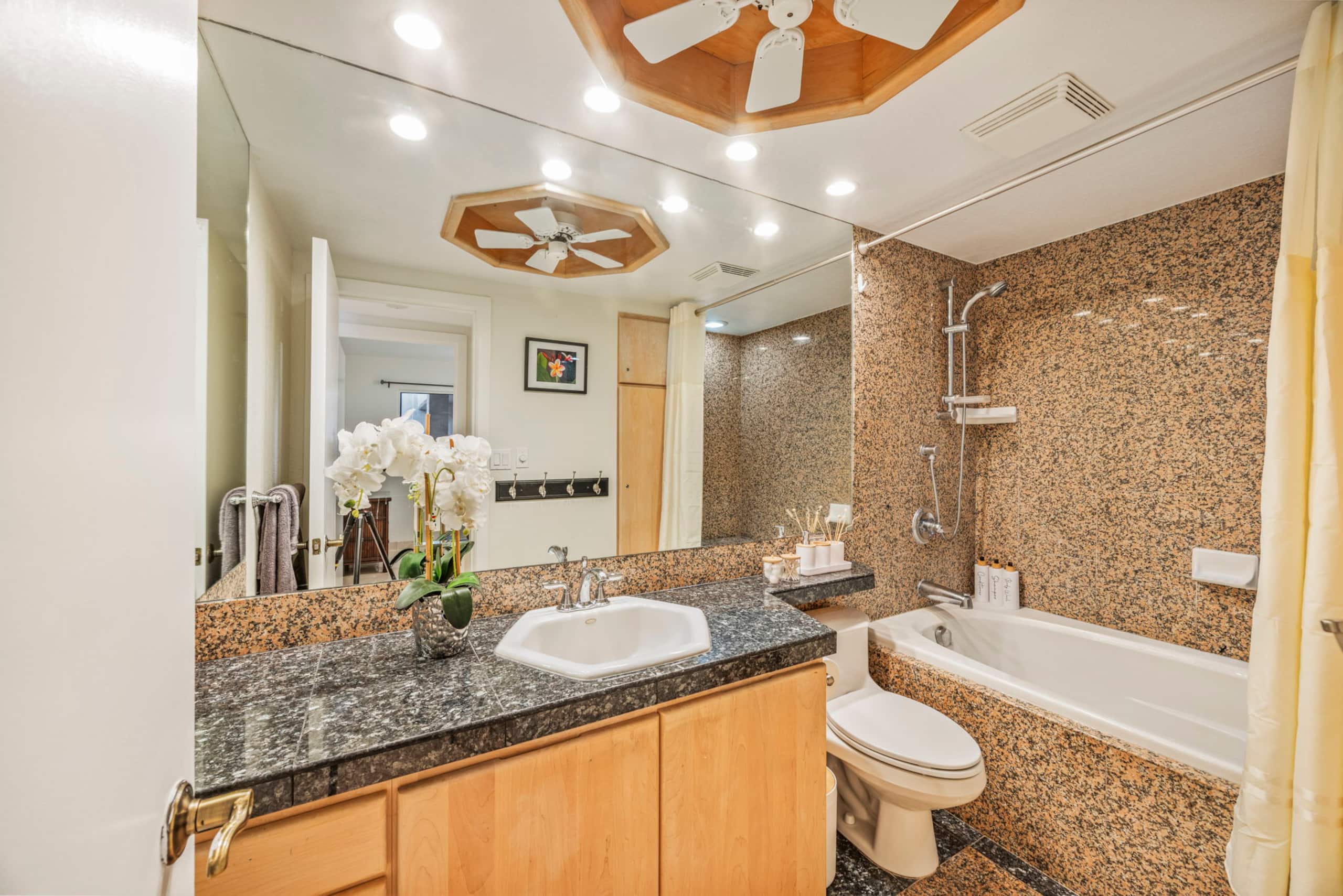 Condo in Wailuku · ★5.0 · 2 bedrooms · 3 beds · 2 baths - Image 21