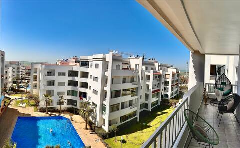 2 bedroom apartment with sea view and pool