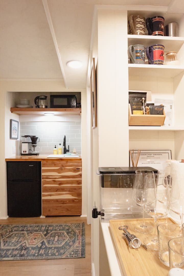 Hawthorne 2 Bedroom Basement - Portland, OR