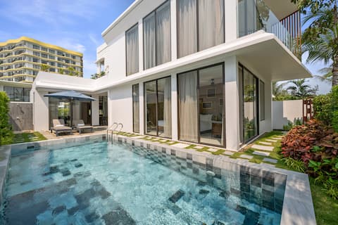 Beach Front Villa * Free Pick Up Airport l Bathtub