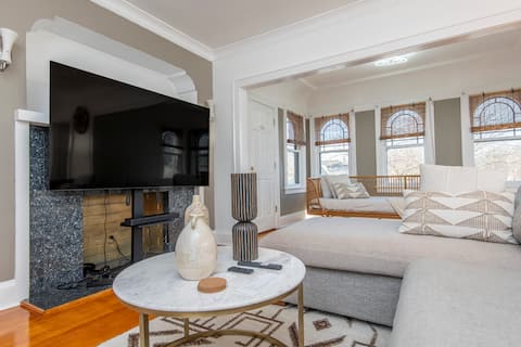 4 Mins Walk Lake Michigan Atwater Park Beach. Pets