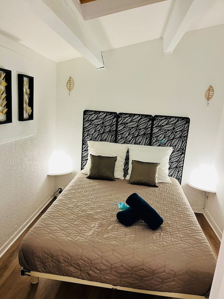 Schlafzimmer 1