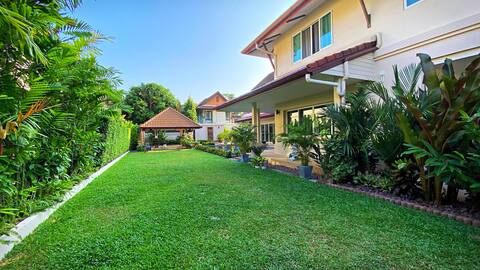 Spacious 4 Bedroom Pool Villa with full-time Staff
