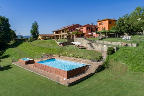 Apartment with pool and restaurant