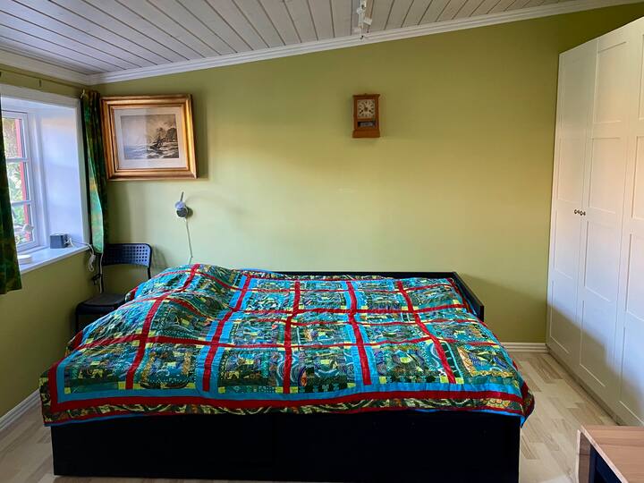 Kitanda cha watu wawili 200 x 1.80 katika chumba cha kulala